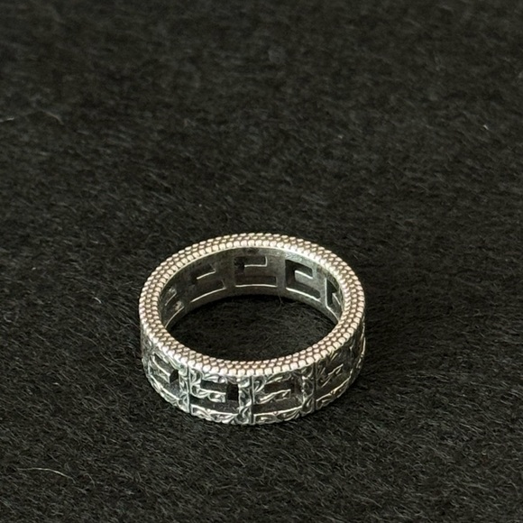 Gucci Men's Silver Textured Ring - Picture 4 of 4